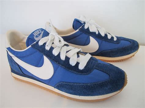 old fashioned nike shoes.